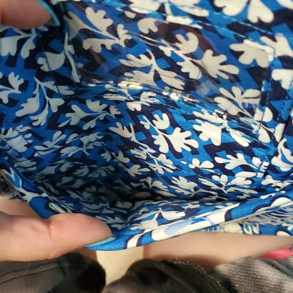 *SOLD* Vera Bradley Crossbody - Picture 4 of 5